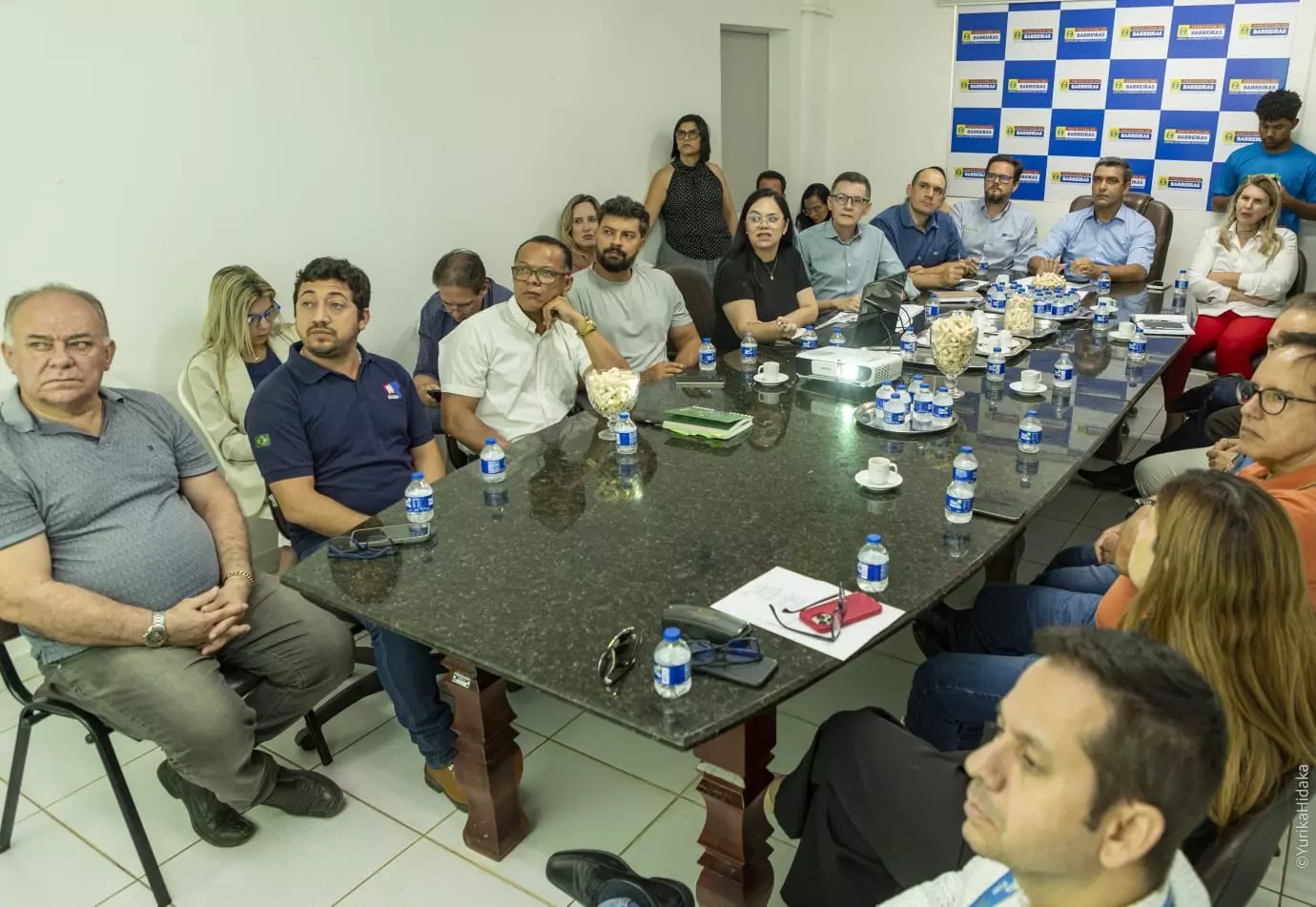 Prefeito Otoniel Teixeira recebe representantes de instituições da sociedade civil organizada e compartilha panorama da gestão municipal