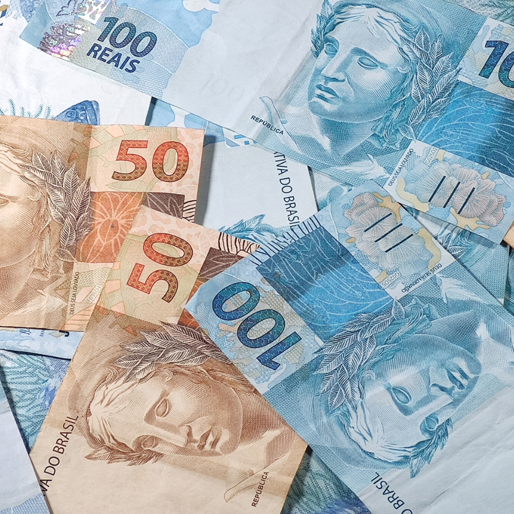 Inflação recua e mercado projeta queda dos juros para dezembro