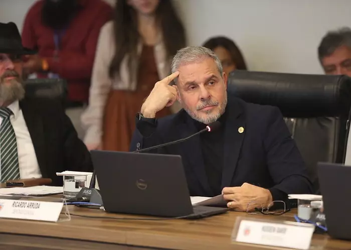 Gaeco oferece denúncia contra três pessoas do gabinete de Ricardo Arruda e a esposa