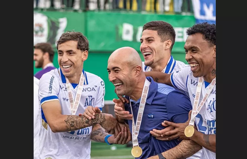 CAUAN ALMEIDA: TREINADOR LEVA O AVAÍ FC, A CONQUISTA DA PRIMEIRA EDIÇÃO DA COPA SUL-SUDESTE!