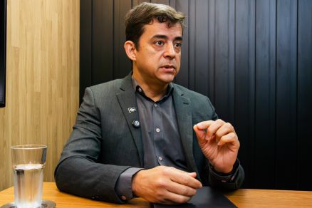 Secretário admite falha na regulação da saúde e aponta saída