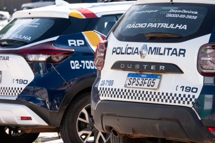 Homem agride esposa e arranca parte do lábio dela com faca
