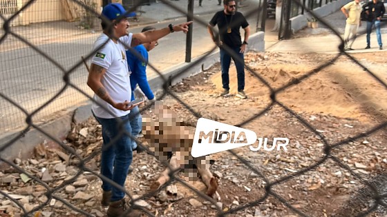 Homem mata colega a facadas e pauladas e enterra em estacionamento