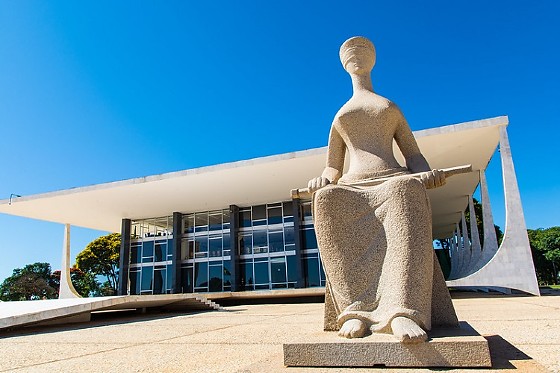 STF mantém fim da aposentadoria compulsória para juízes condenados