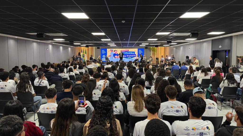 Governo de MT reconhece escolas que se destacaram em projeto de cidadania e democracia