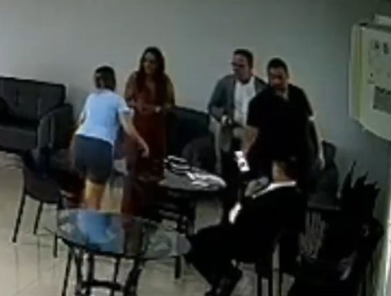 Síndica é agredida e xingada de 