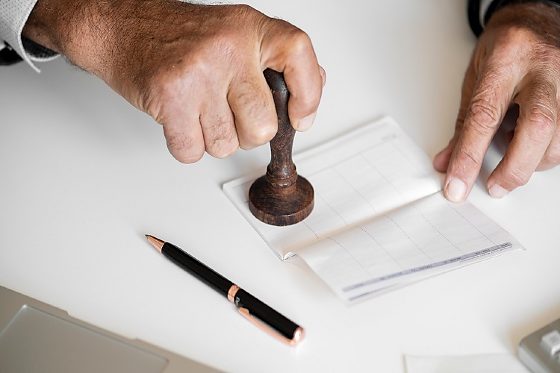 Funcionário desvia R$ 8 milhões de cartório para pagar dízimo e agiotas em MT