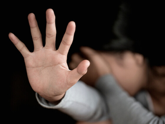 Mulher é estuprada por ex-marido na frente do filho de 3 anos em MT