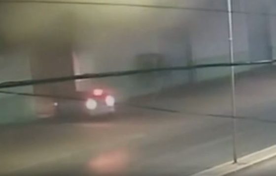 Vídeo mostra carro saindo de prédio  Secretaria de Educação quando incêndio já havia começado