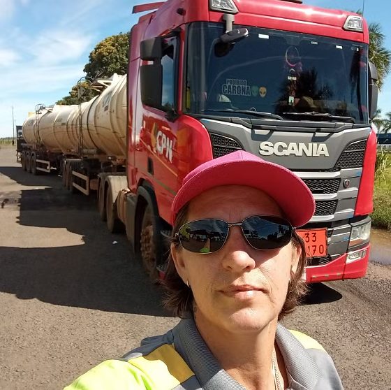 Caminhoneira morre carbonizada em engavetamento em MT