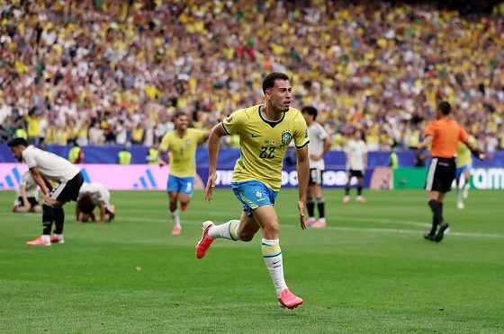 Com gol no fim, Brasil vira sobre Japão e vai às oitavas da Copa