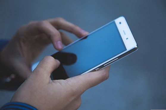 Adolescente cria mais de 500 imagens sexuais de alunas com IA