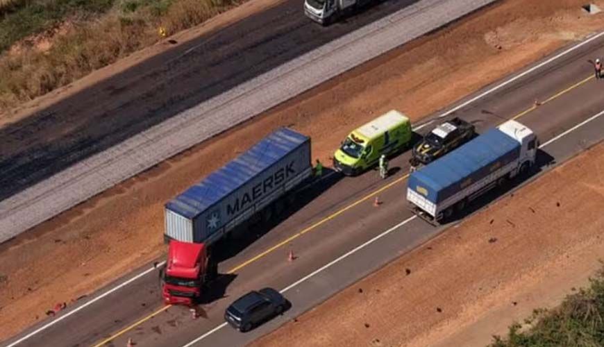 Batida entre carro, carreta e caminhão deixa uma pessoa ferida na BR-163 em MT