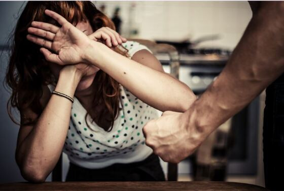 Mulher denuncia 33 anos de agressões do marido após nova sessão de espancamento em MT