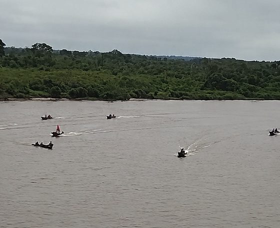 Embarcação da Marinha afunda no Rio Paraguai durante festival de pesca em Cáceres