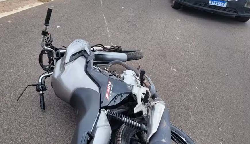 Menina de 2 anos na garupa de moto morre após acidente