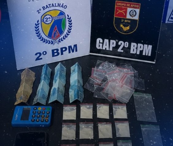 PM localiza entorpecentes prontos para venda e prende suspeito no centro de Pontal do Araguaia