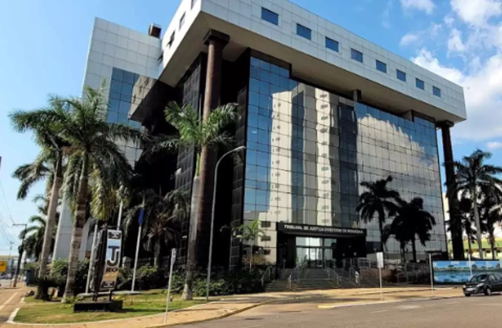 Justiça manda Município identificar veículos usados pelo prefeito e prevê multa de R$ 1 mil por dia
