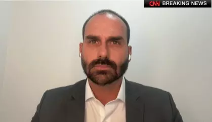 Eduardo teria poder sobre o orçamento do filme de Bolsonaro, diz Intercept