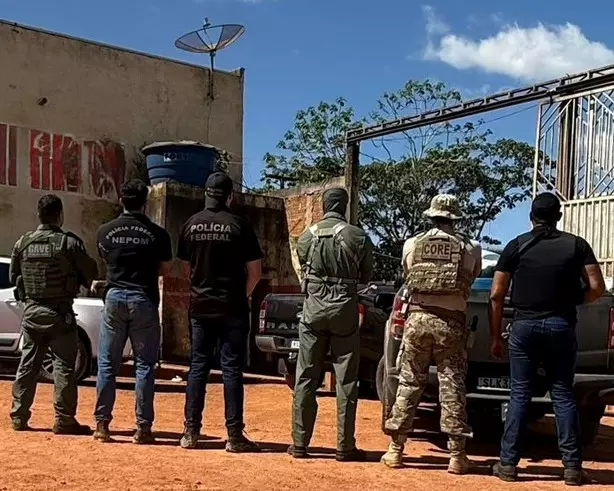 PF prende cinco e apreende 1.900 litros de combustível ilegal em Guajará-Mirim