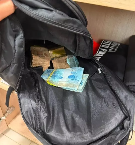 Dois servidores são presos e 11 afastados em operação na ALE-RO que investiga 'rachadinha'
