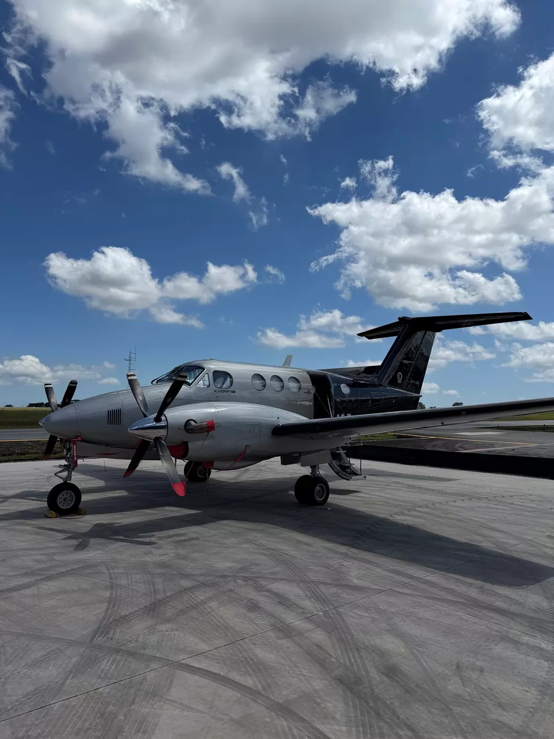 KING AIR F-90 ANO 1982 COM 2450 HORAS DISPONÍVEIS- GARMIM G600/GTN750
