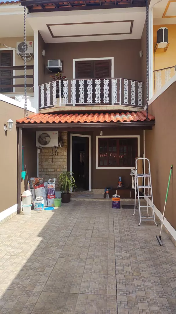 VENDA (R$ 550 MIL) - casa duplex em Curicica - 2qts (suite), sala, banheiro social, varanda, quintal e churrasqueira