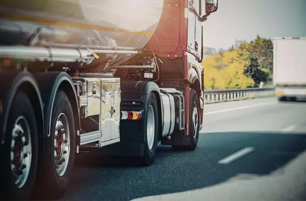 Velocidade por aprovar mudanças na escala 6x1 preocupa transporte de cargas do Paraná