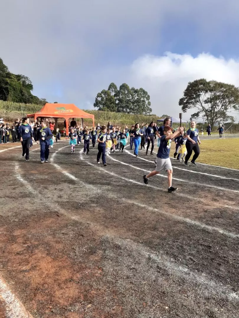 EMEB Augusta Vitória realiza o XIV Festival de Atletismo em Mafra