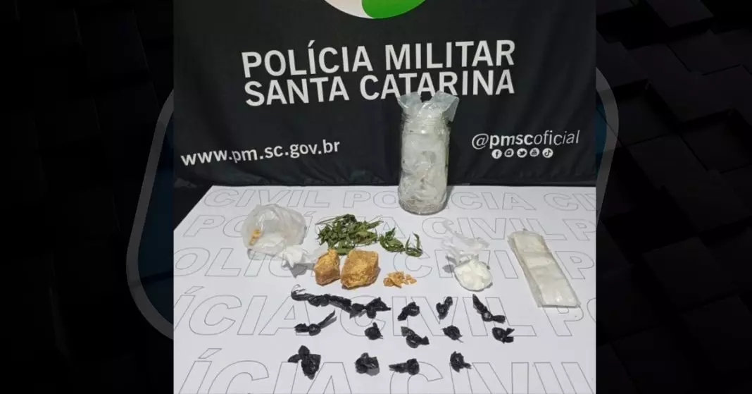 Abordagem no Paraná termina em apreensão de drogas e prisão em Mafra