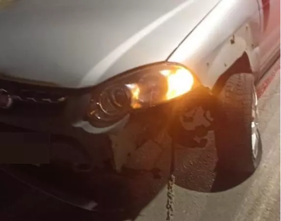 Motorista embriagado bate em veículos, foge do local e acaba preso