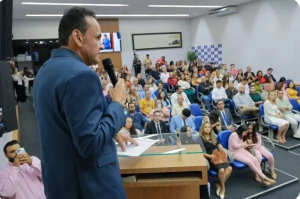 Vereador Durão destaca união e reconhecimento durante homenagem da Alego em Porangatu