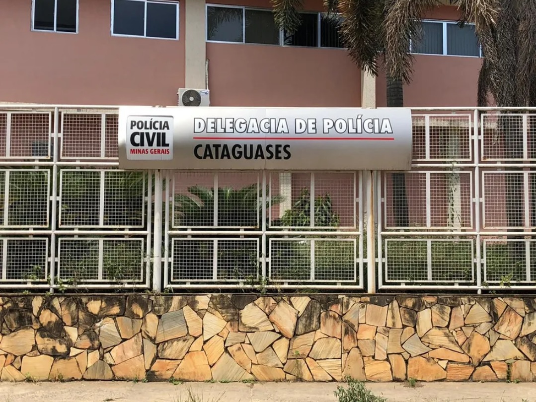 Mulher é encontrada morta com os filhos vivos ao lado do corpo em MG; marido é preso suspeito do crime