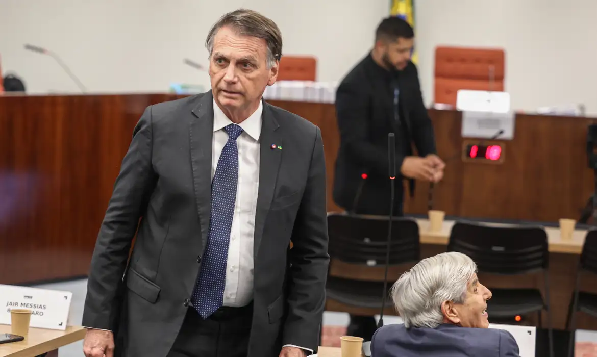Moraes vai decidir se Bolsonaro continuará em prisão domiciliar