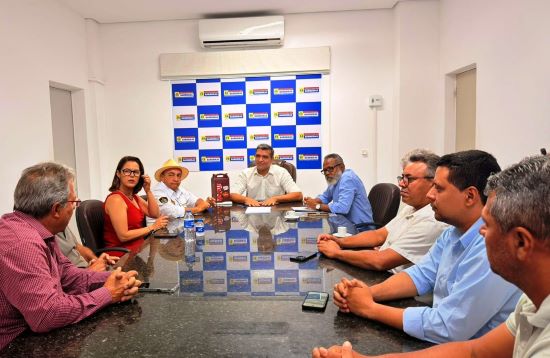 REGULARIZAÇÃO FUNDIÁRIA ][ Barreiras assina convênio para regularizar imóveis rurais