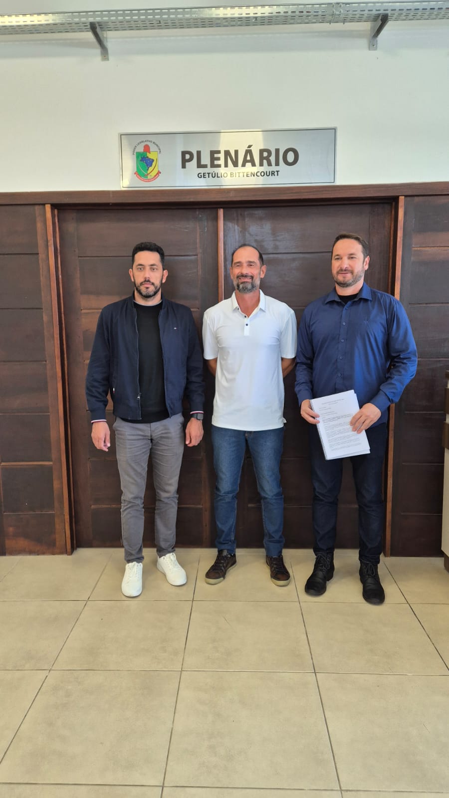 Associação de Moradores do Tabuleiro leva à Câmara proposta para disciplinar obras e ruídos; vereadores assumem compromisso de dar andamento