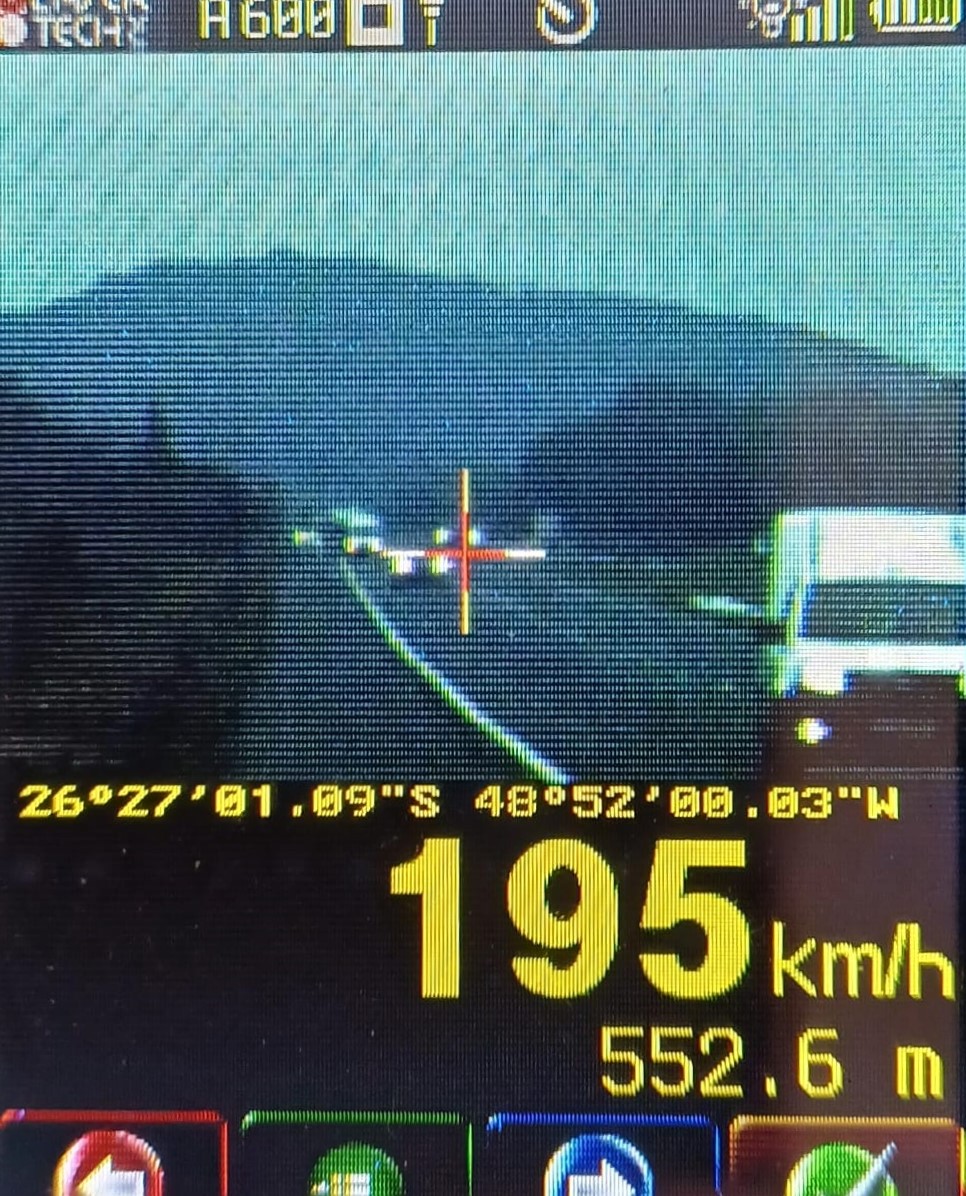 Picape é flagrada circulando a mais que o dobro da velocidade máxima na BR-280