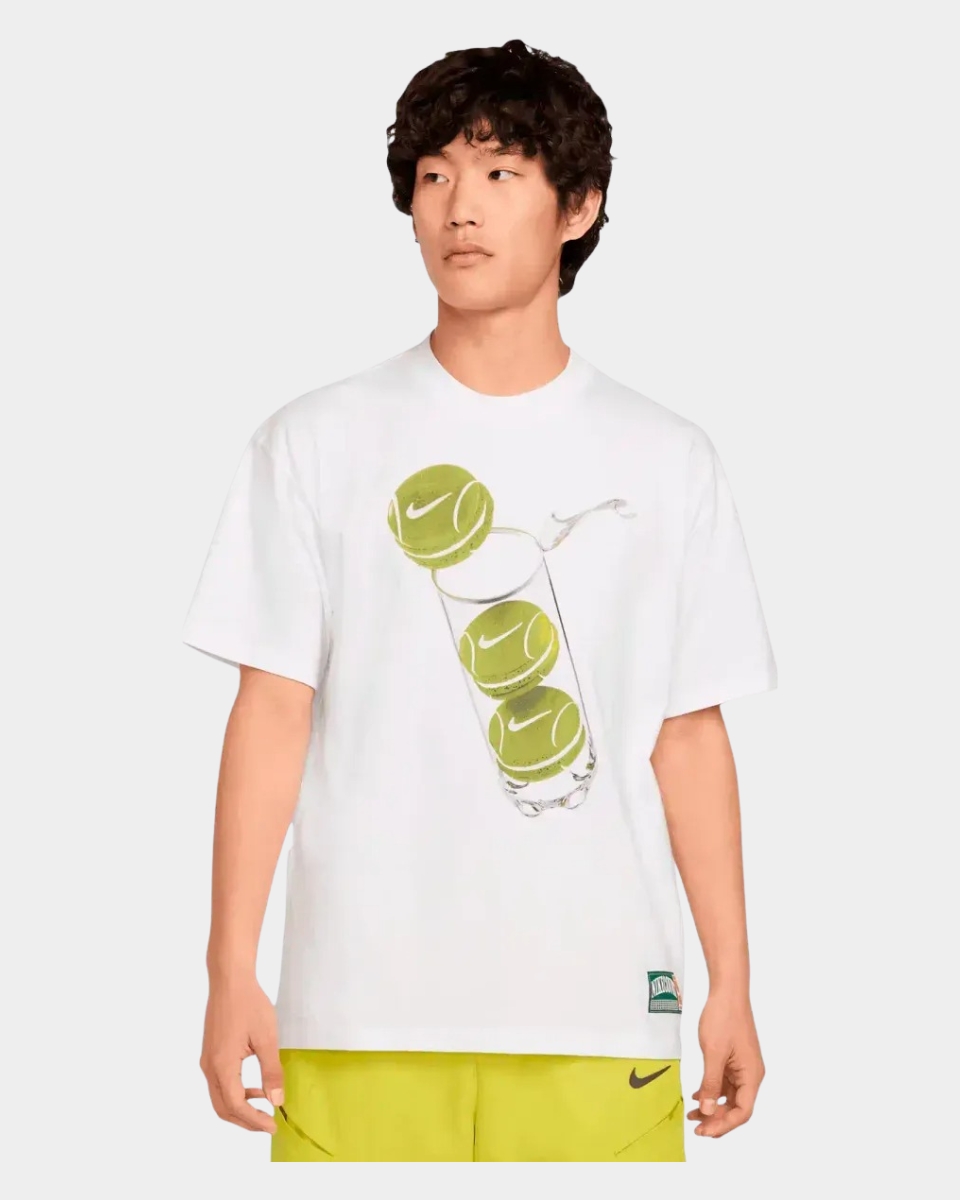 REMERA NIKE BLANCO TENNIS LOGO PELOTAS MEN HJ3468-100