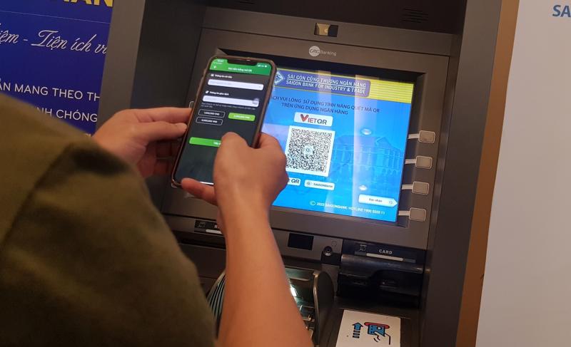 cach-rut-tien-atm-10.jpg