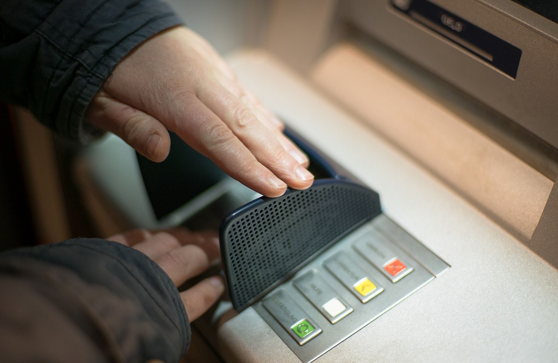 cach-rut-tien-atm-7.jpg