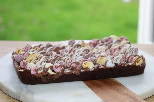 Mini Eggs Brownie Box