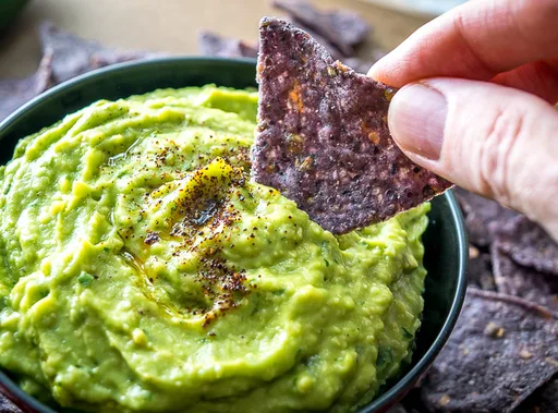 Hummus picante de aguacate