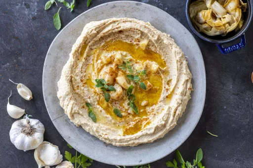Receta de hummus de ajo asado