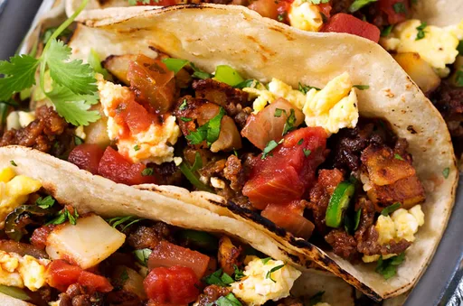 Tacos de desayuno de chorizo y patata