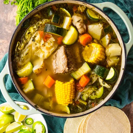 Caldo de res mexicano