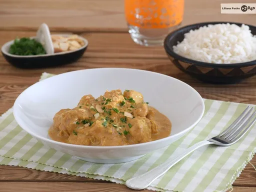 Pollo Korma con leche de coco