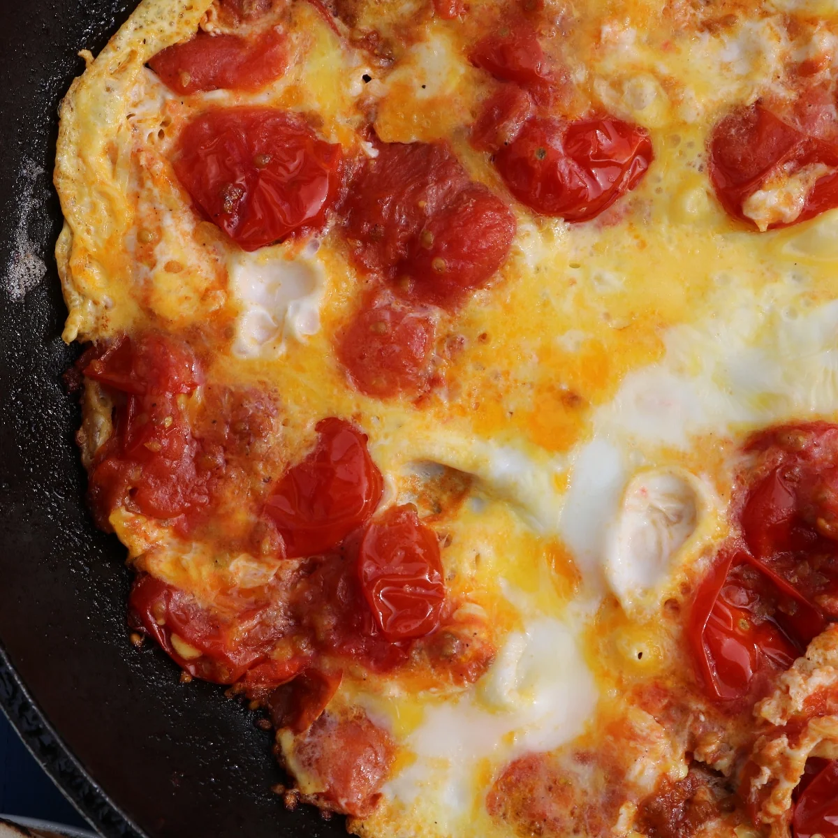 Lebanese breakfast egg and tomatoes