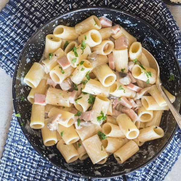 Creamy Mushroom and Ham Pasta