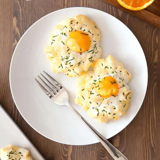 Receta de huevos en la nube de dos formas