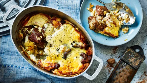 Cordero al horno con arroz al estilo albanés (Tavë kosi)